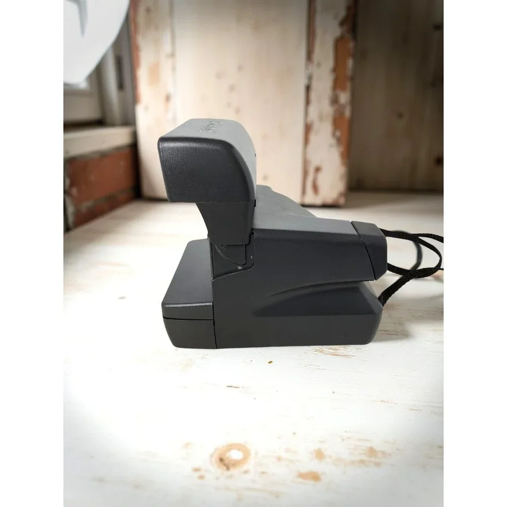 Vintage Working Polaroid One Step Auto Focus Camera.